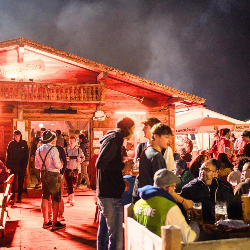 Oktoberfest Wiesn Camp Lodge Munich Exterior photo