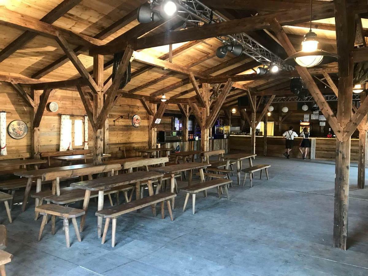 Oktoberfest Wiesn Camp Lodge Munich Exterior photo