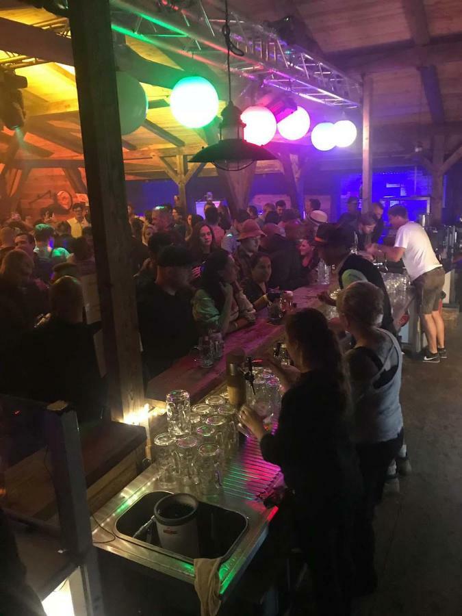 Oktoberfest Wiesn Camp Lodge Munich Exterior photo