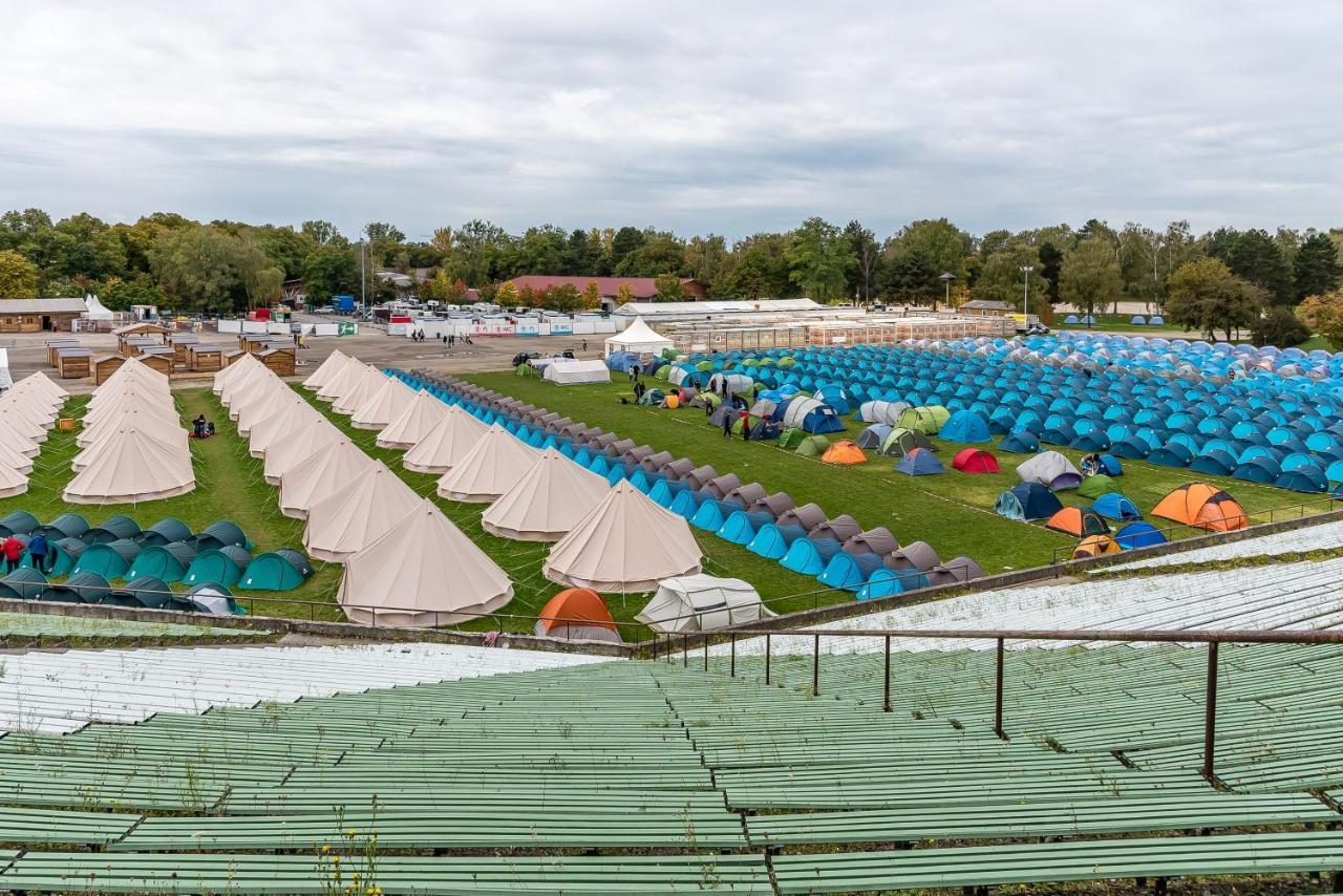 Oktoberfest Wiesn Camp Lodge Munich Exterior photo