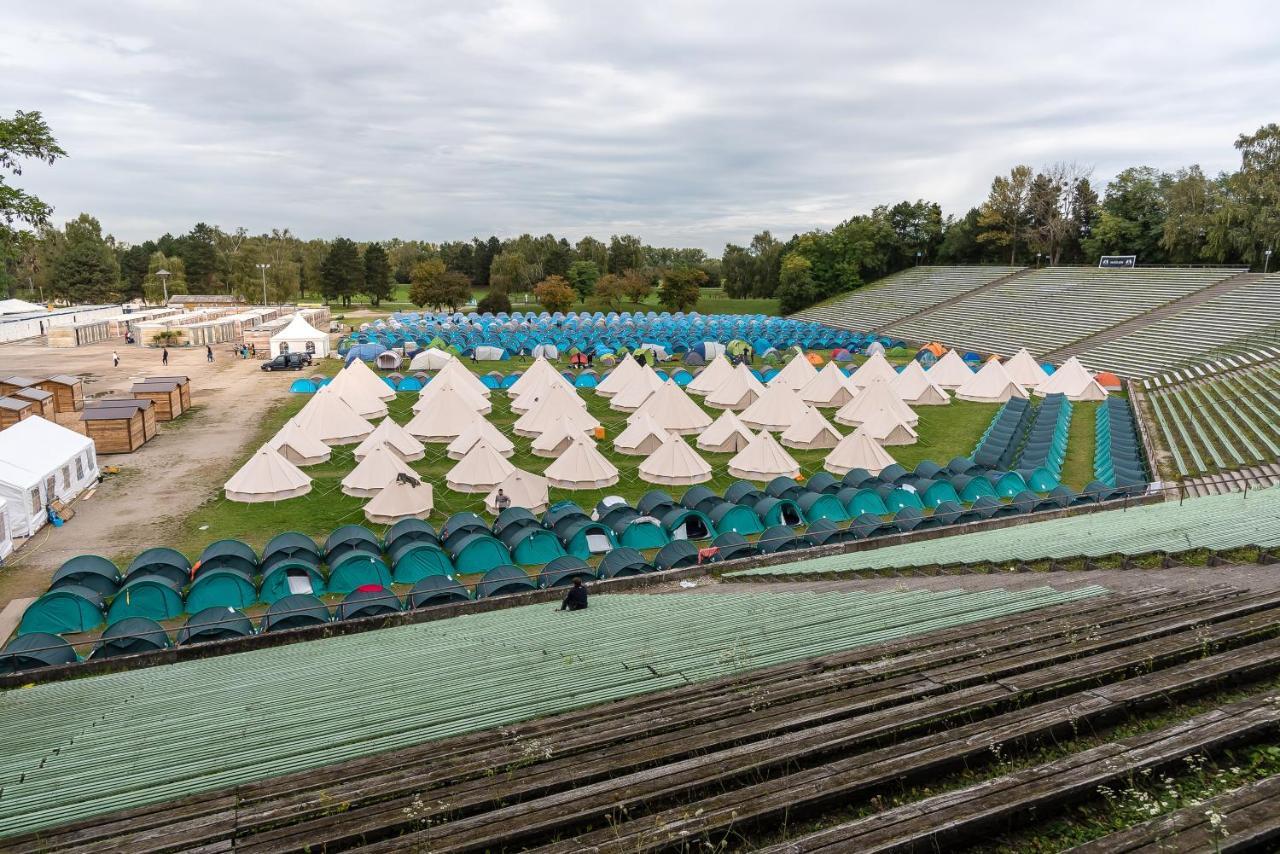 Oktoberfest Wiesn Camp Lodge Munich Exterior photo